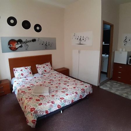 Old Town Friendly And Lovely Apartment Boekarest Buitenkant foto